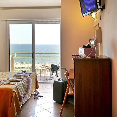 Hotel Patrizia Riccione Ruang foto
