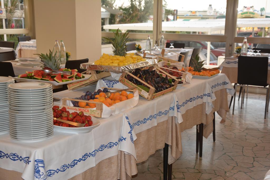 Hotel Patrizia Riccione Bagian luar foto