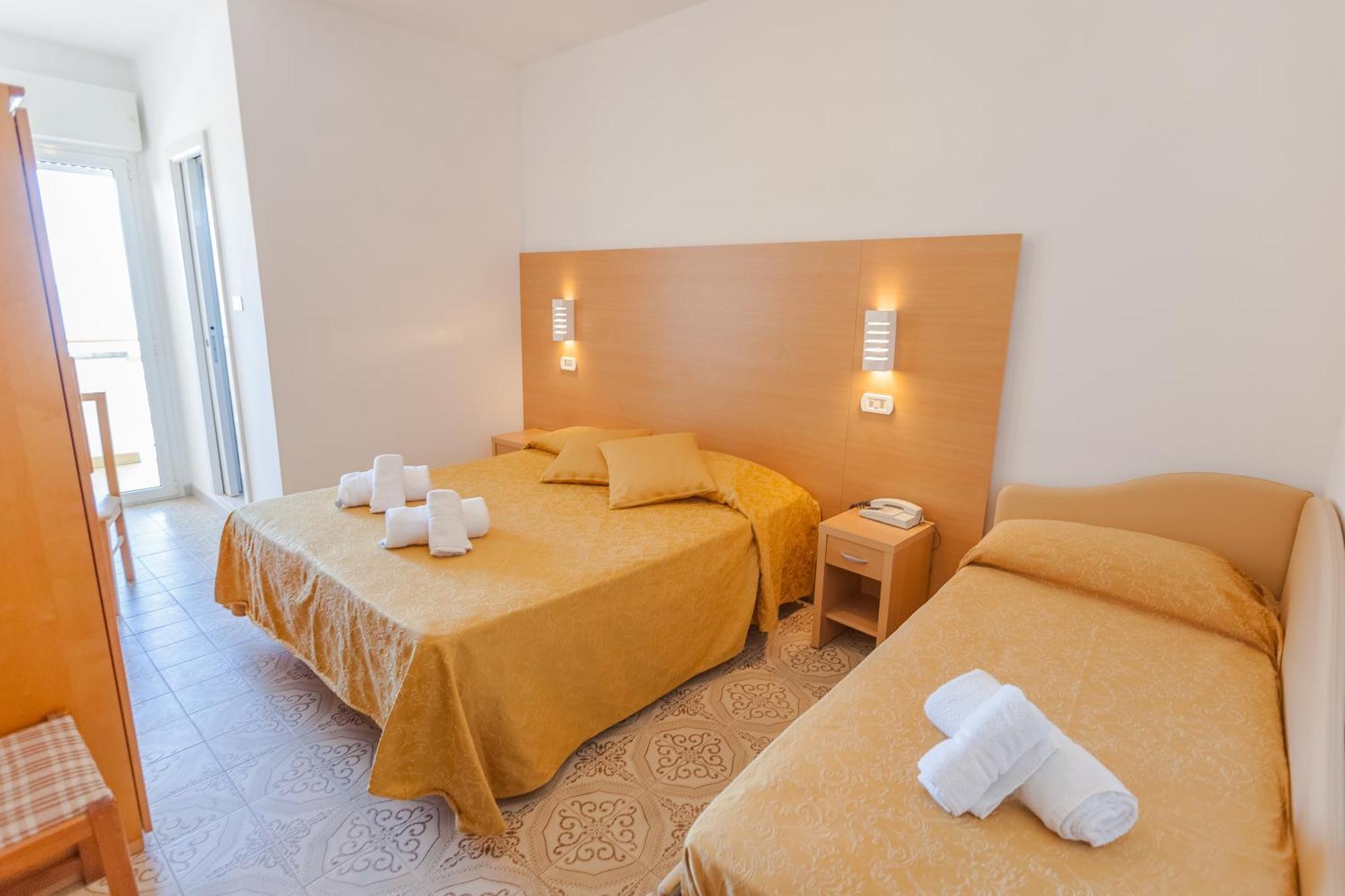 Hotel Patrizia Riccione Bagian luar foto