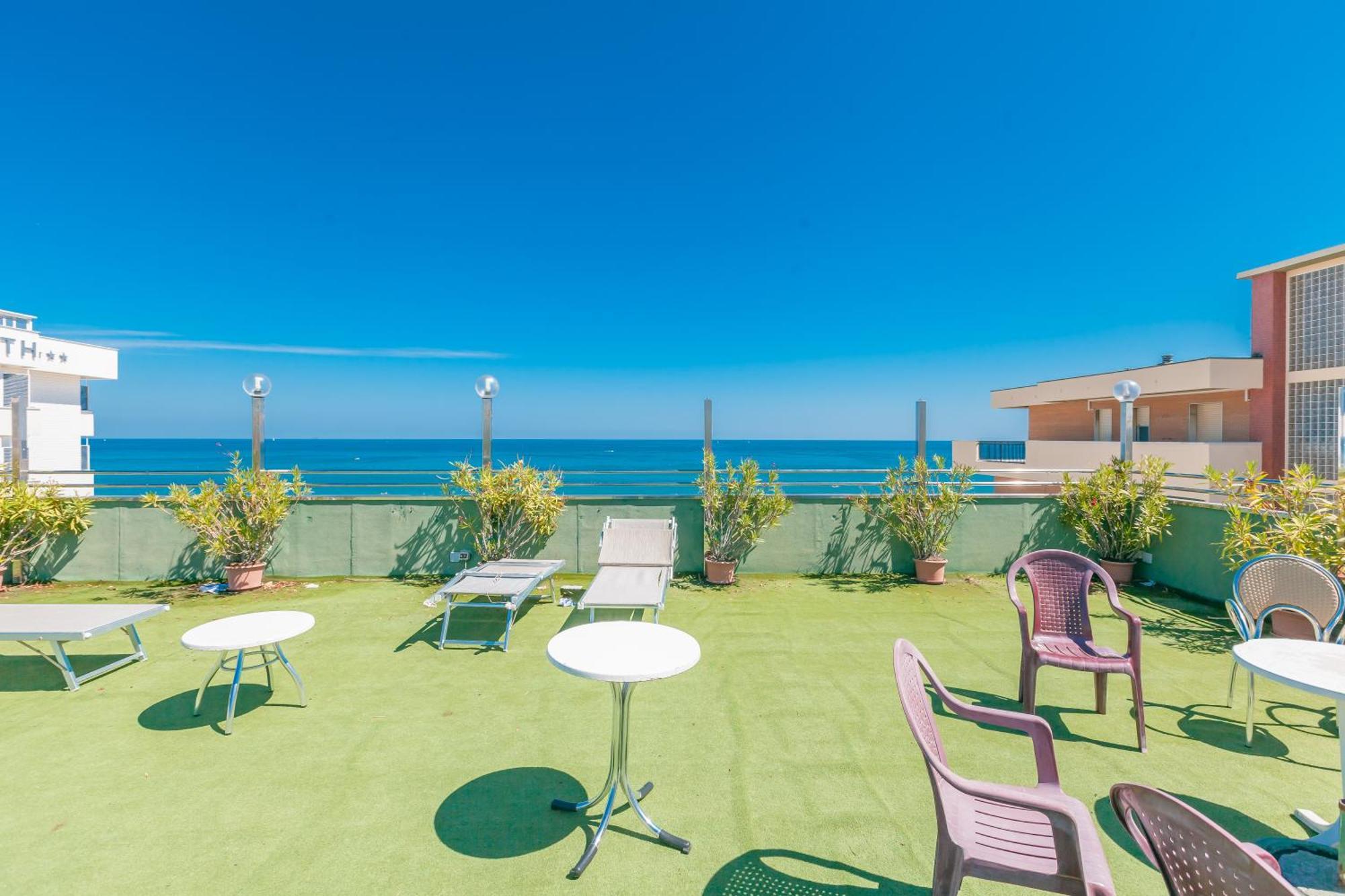 Hotel Patrizia Riccione Bagian luar foto