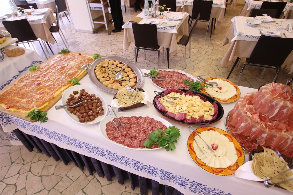 Hotel Patrizia Riccione Bagian luar foto