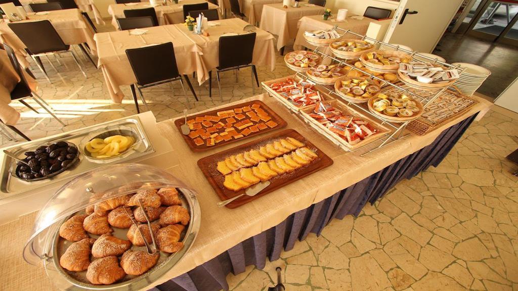 Hotel Patrizia Riccione Bagian luar foto